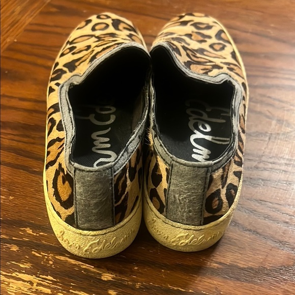 Leopard Print Slip-On Shoes - Picture 2 of 5